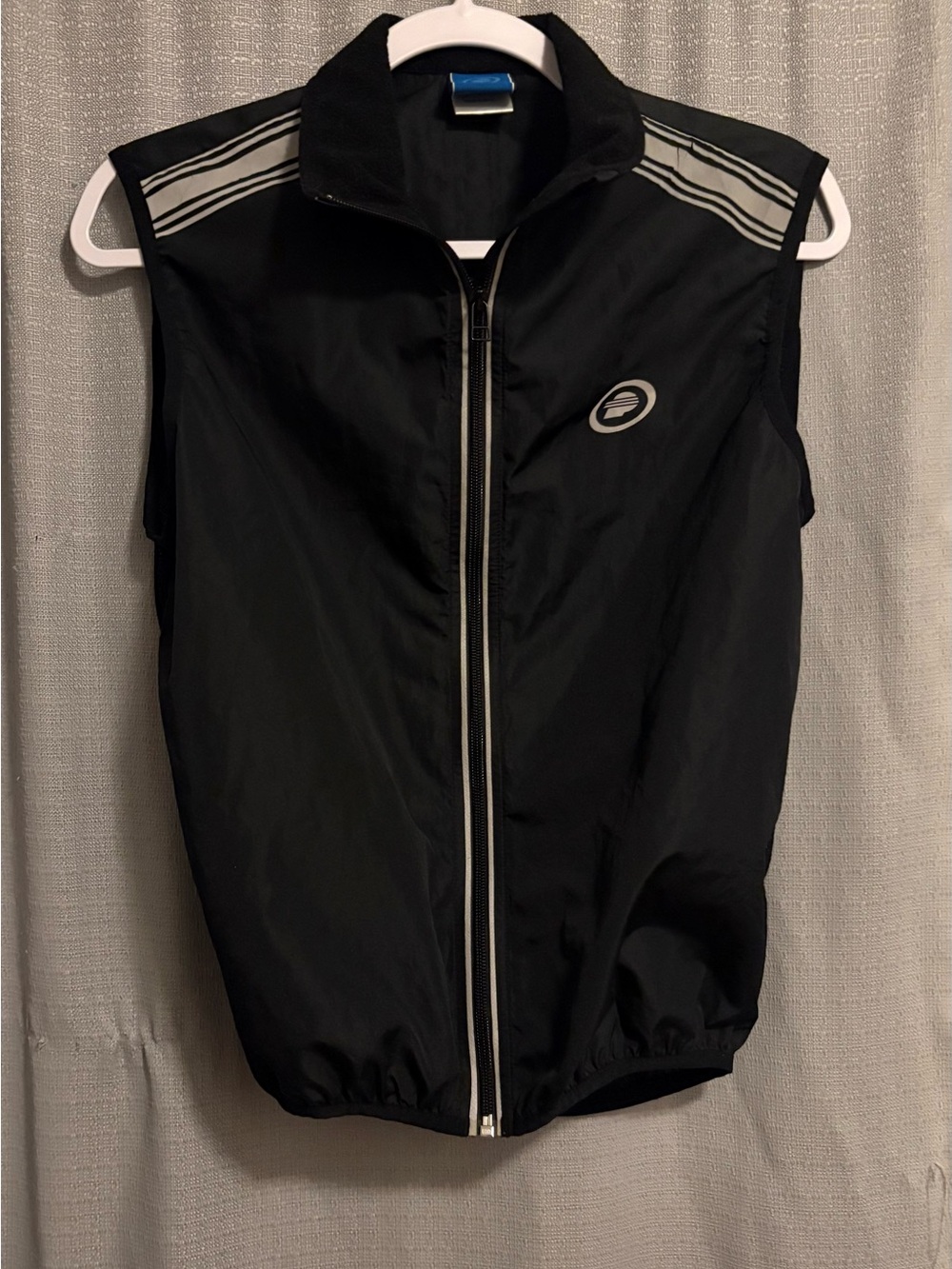 Black Sleeveless Zip-Front Active Vest
